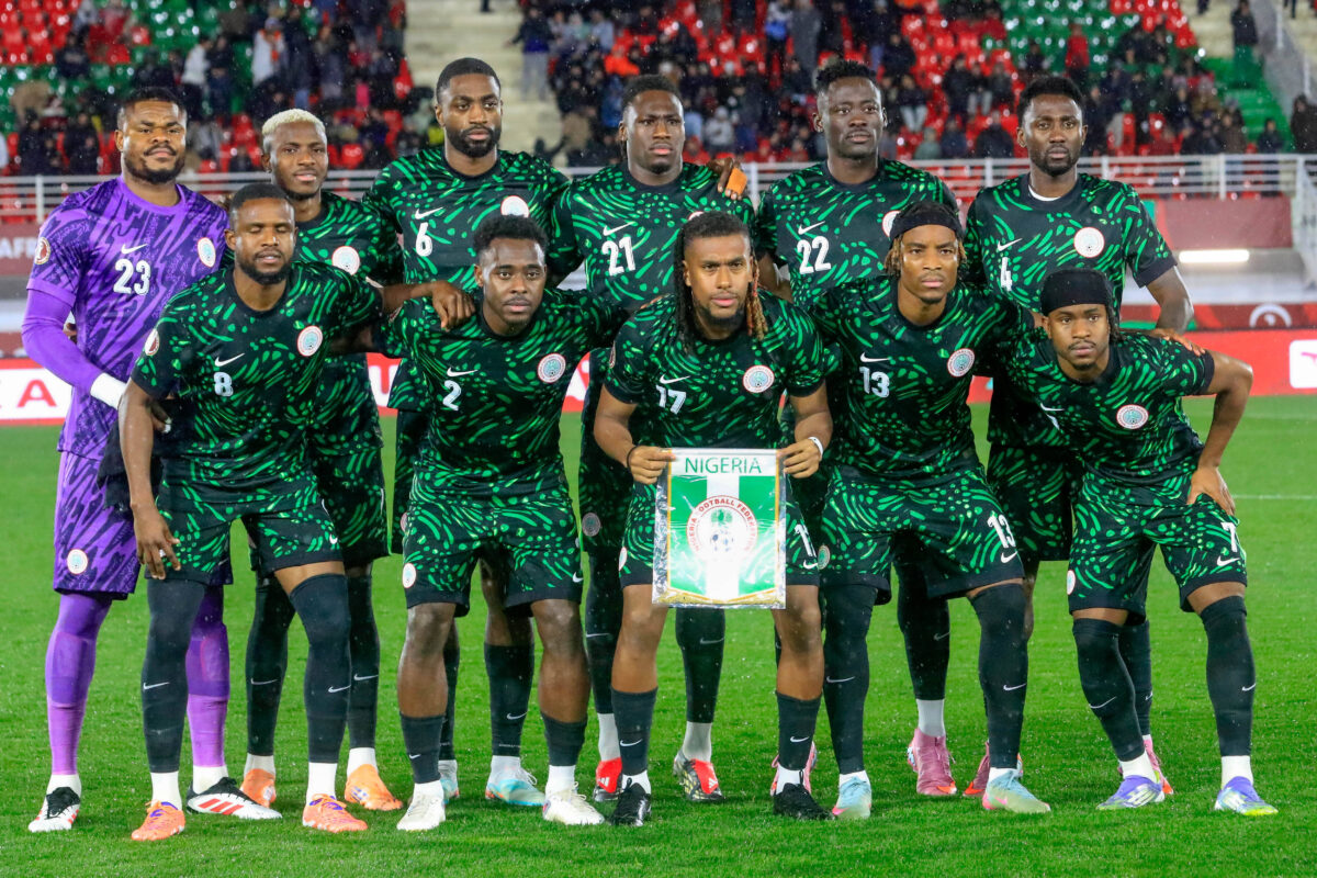 La formazione nigeriana in posa prima della sfida contro Mozambico