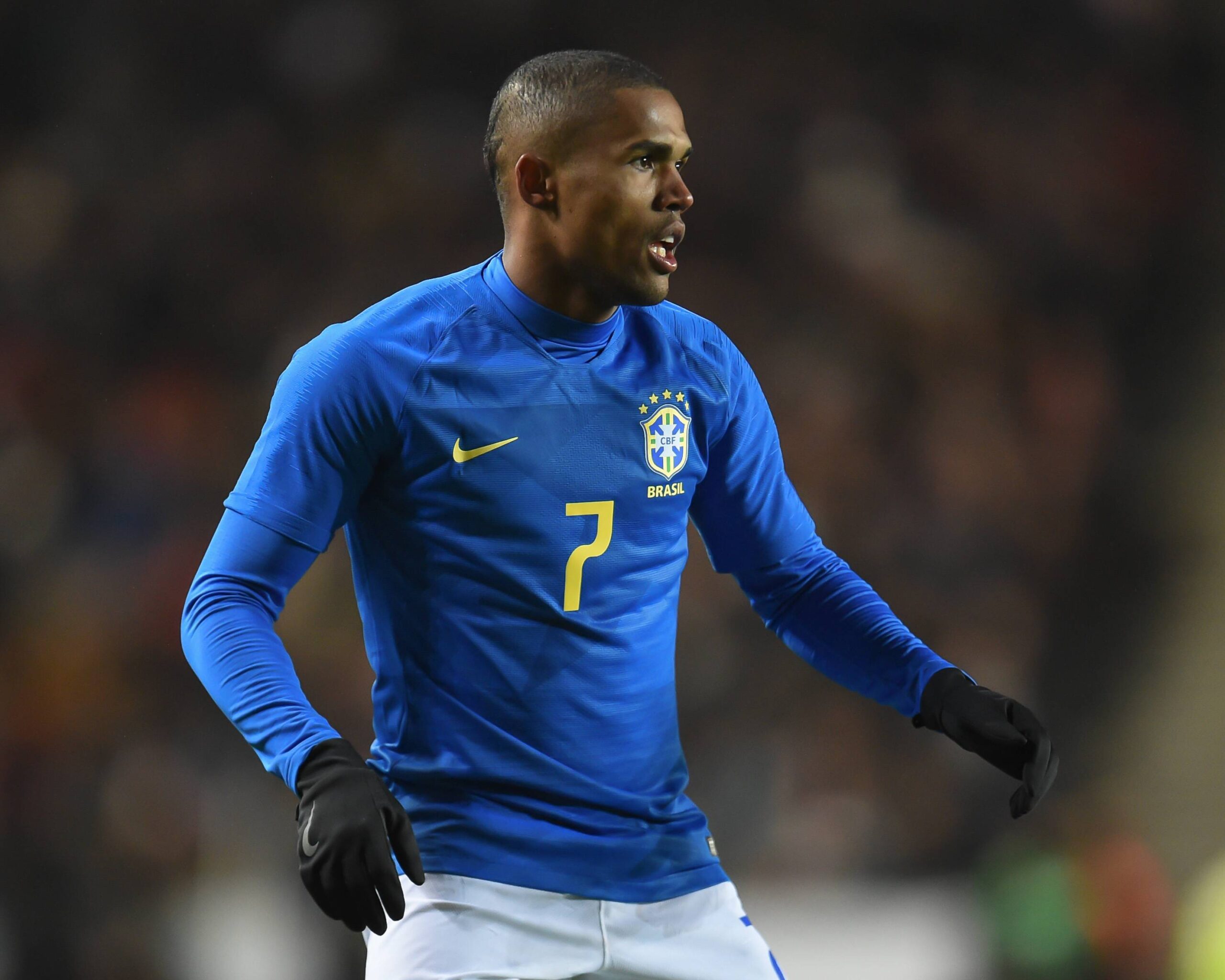 Douglas Costa con la maglia del Brasile