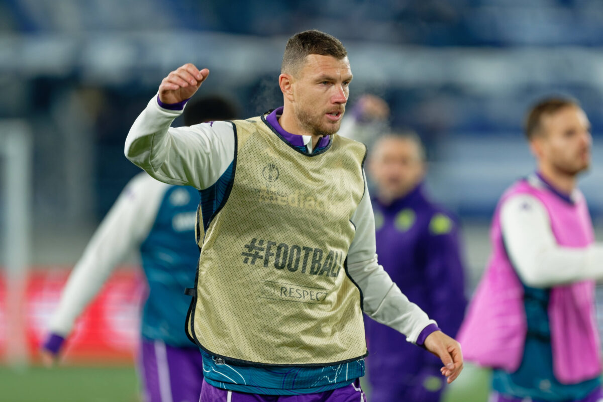 Edin Dzeko in uscita dalla Fiorentina