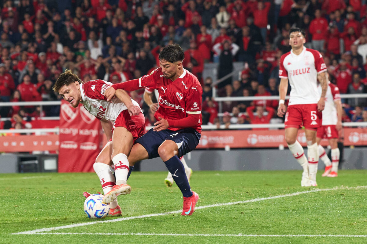 Felipe Loyola in azione con la maglia dell'Independiente