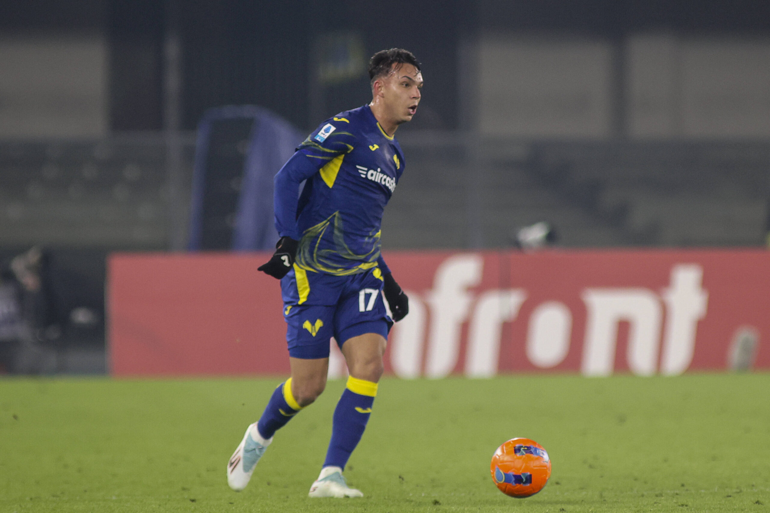 Giovane, 23 presenze e 3 gol con la maglia del Verona