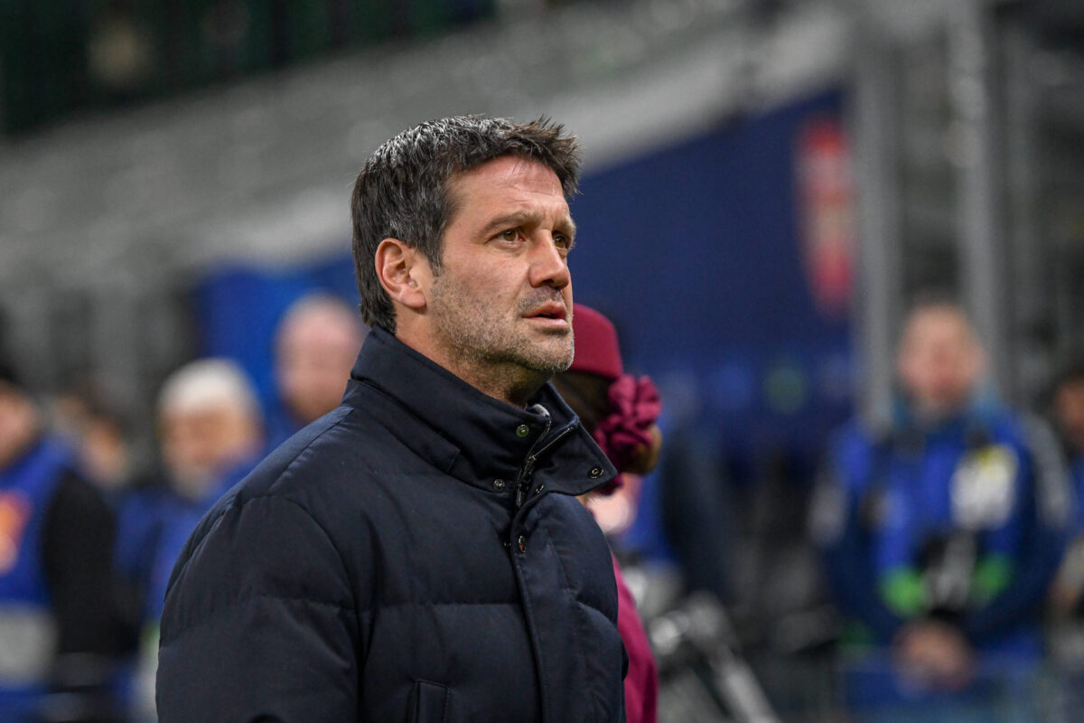 Cristian Chivu perplesso a bordo campo