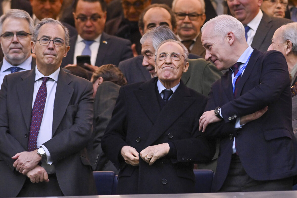 Florentino Perez contestato dai tifosi