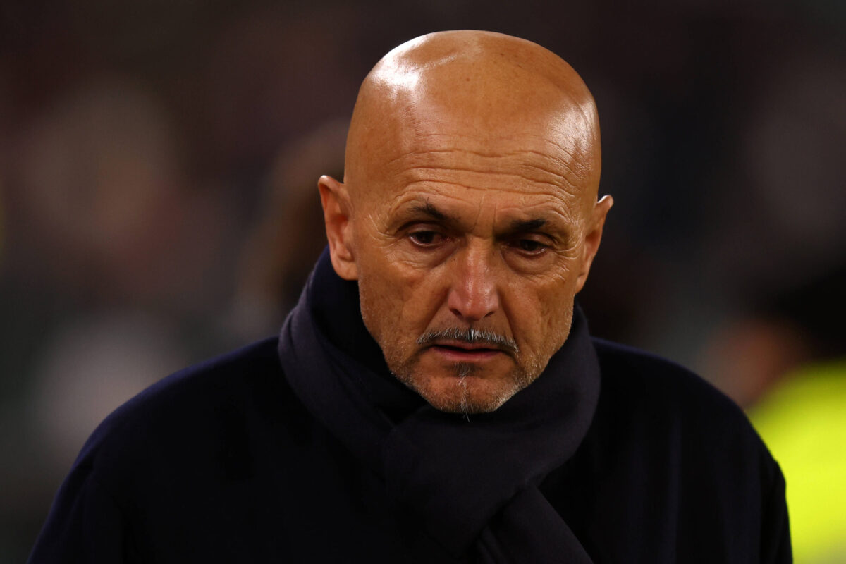 Luciano Spalletti a testa bassa
