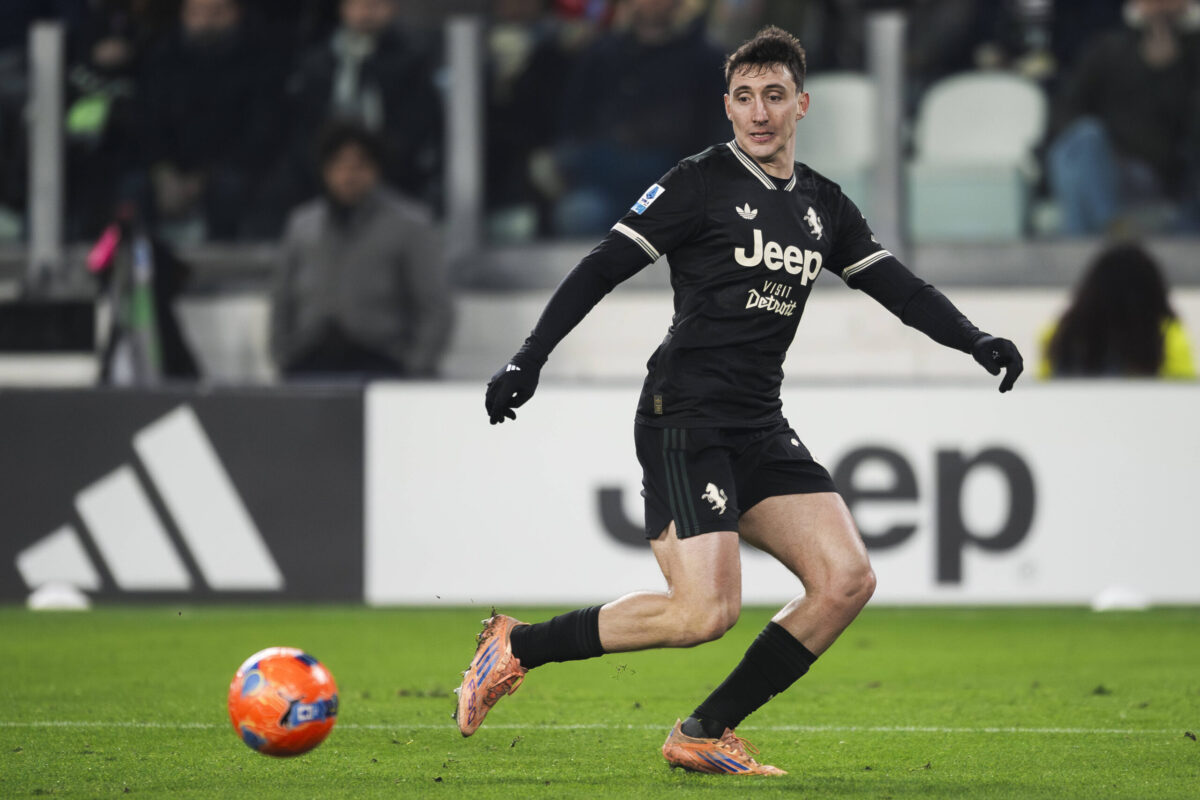 Andrea Cambiaso in campo con la Juventus