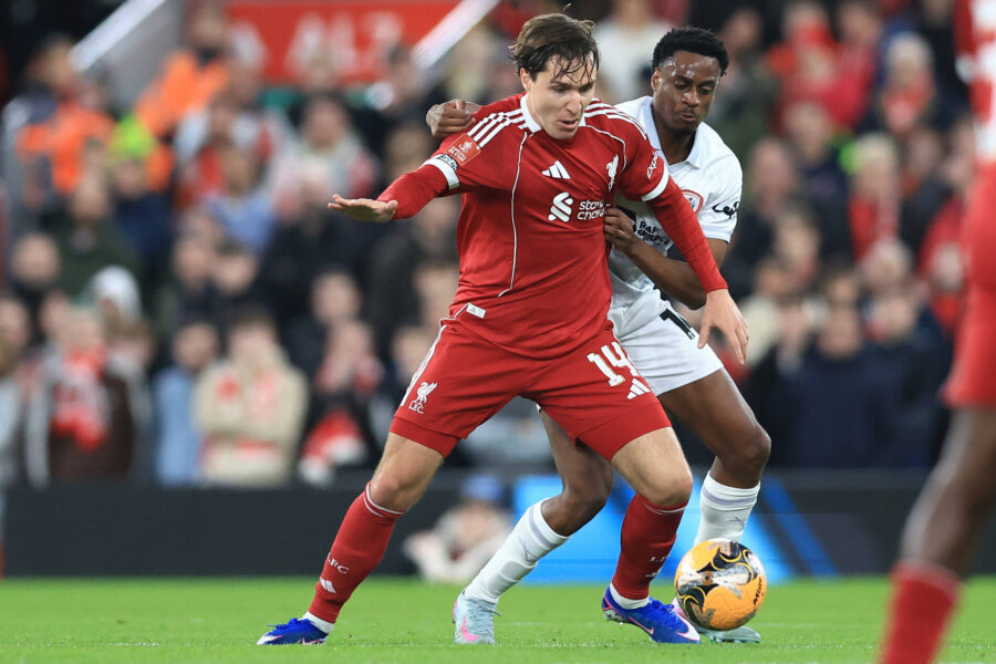 Chiesa con la maglia del Liverpool