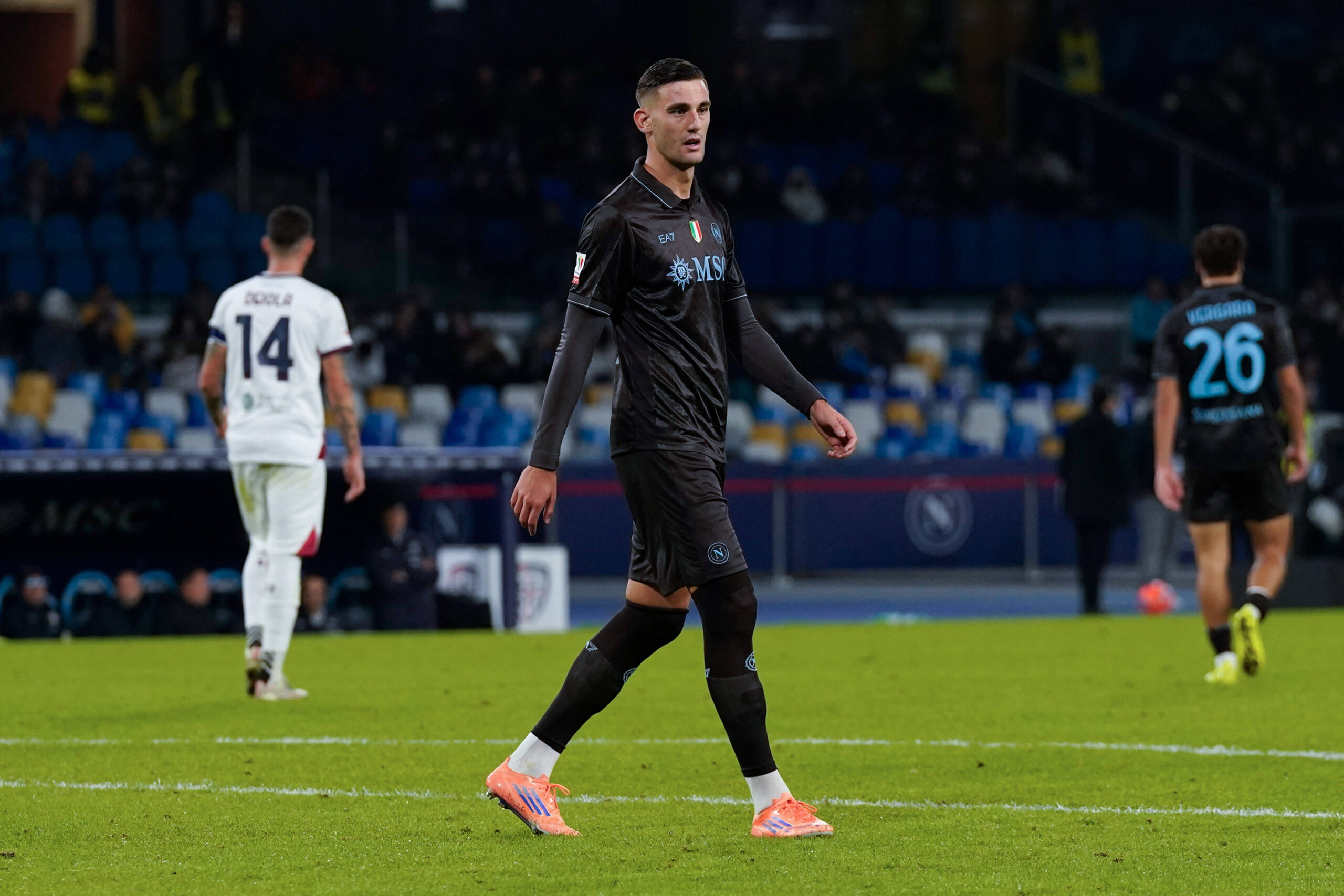 Lorenzo Lucca in uscita dal Napoli