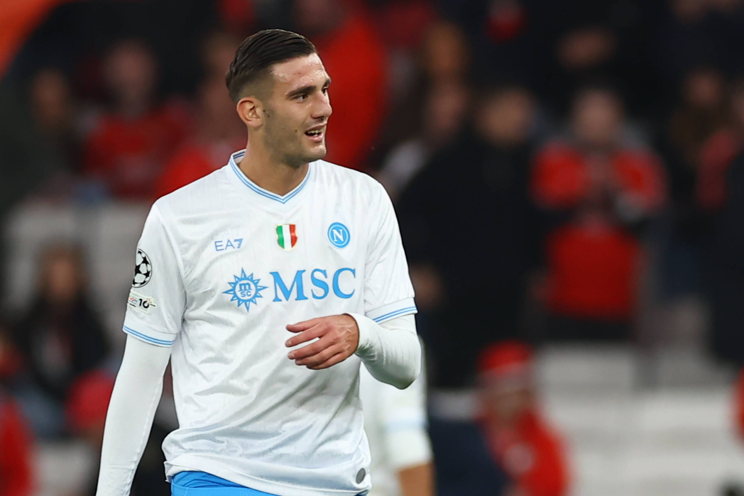 Lorenzo Lucca in uscita dal Napoli