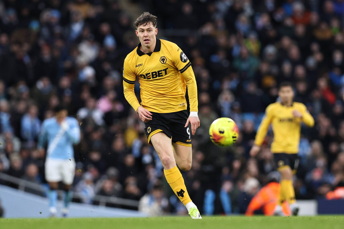 Jorgen Strand Larsen con la maglia dei Wolves