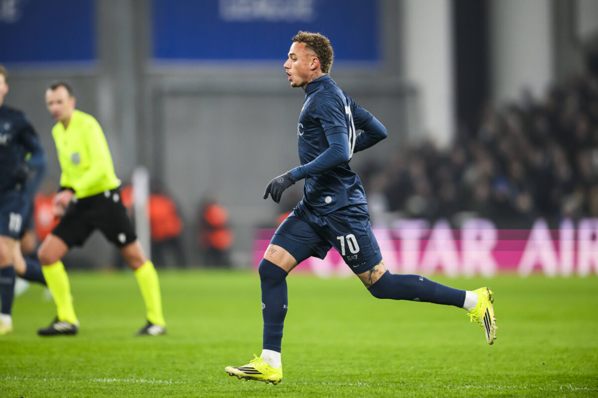 Noa Lang in azione in Champions League