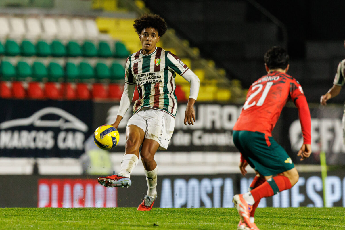 Oumar Ngom con la maglia dell'Estrela Amadora