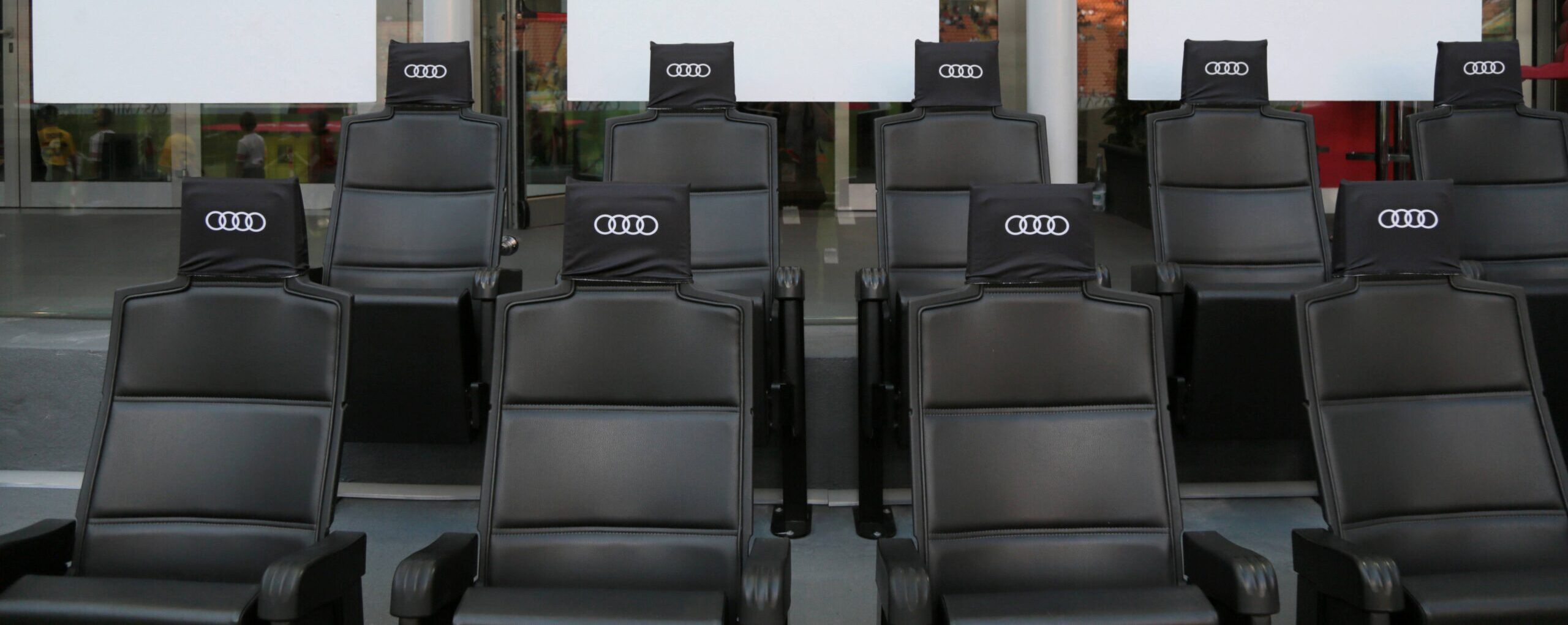 Panchina vuota del Milan