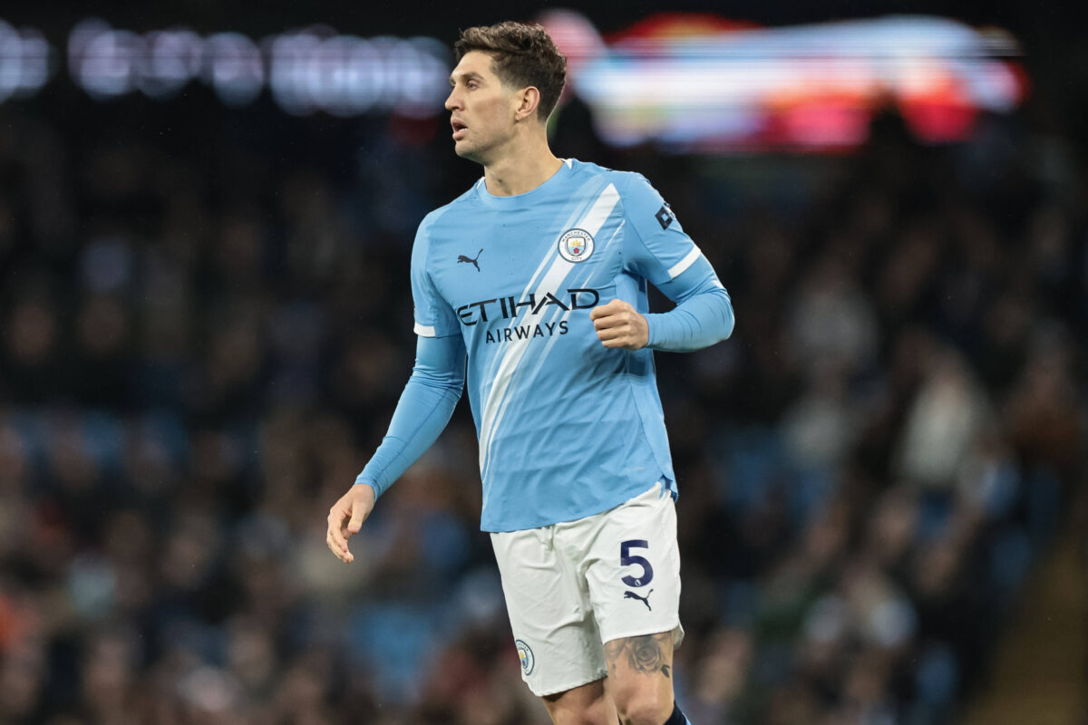 John Stones in uscita dal Manchester City