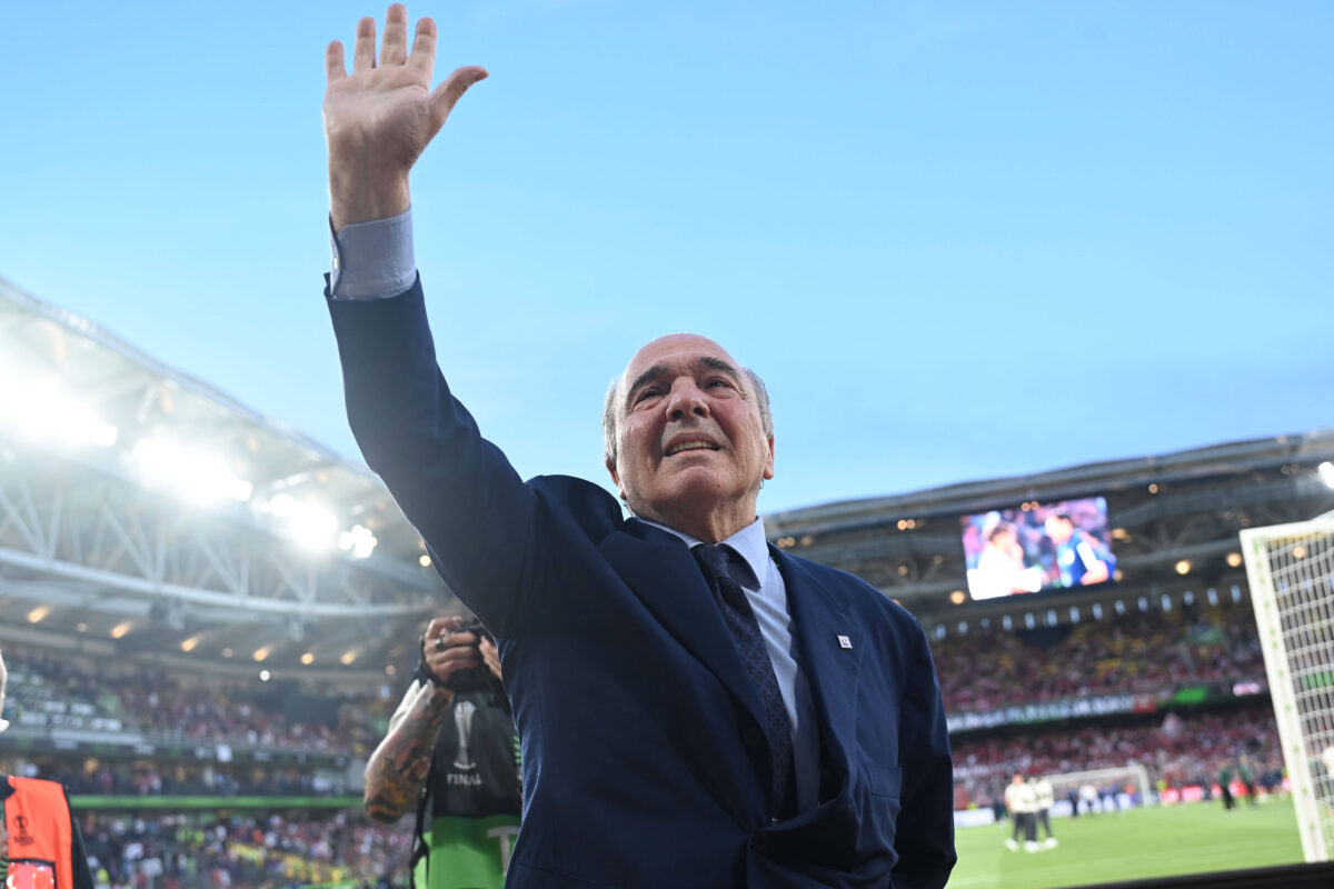 Un minuto di silenzio in memoria di Rocco Commisso