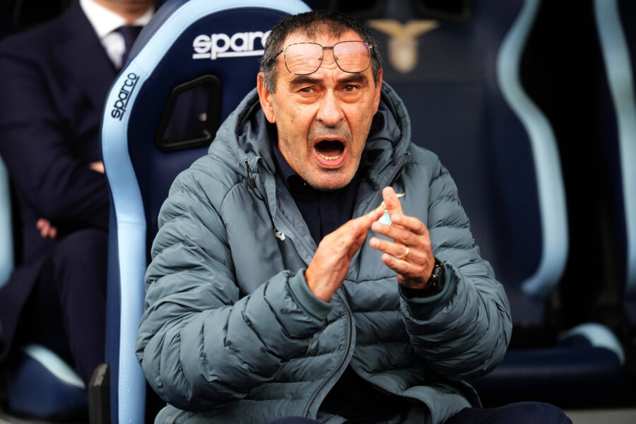 Sarri in panchina durante Lazio-Napoli