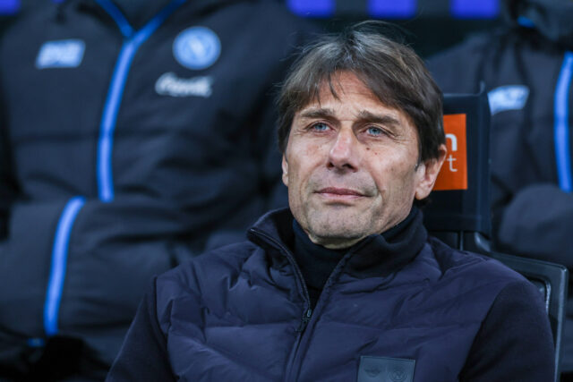 Conte in panchina durante Inter-Napoli