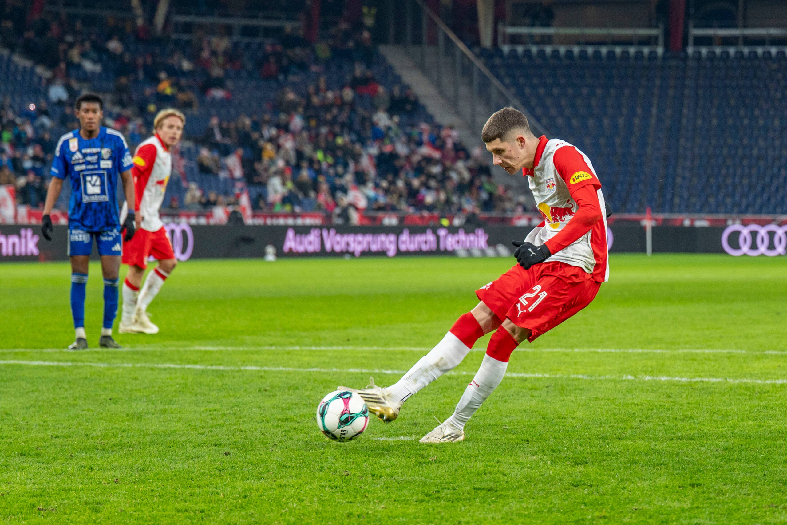 Petar Ratkov con la maglia del salisburgo