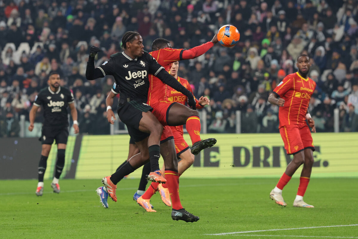 Kaba colpisce il pallone con la mano in Juventus-Lecce