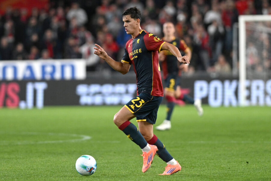Carboni con la maglia del Genoa