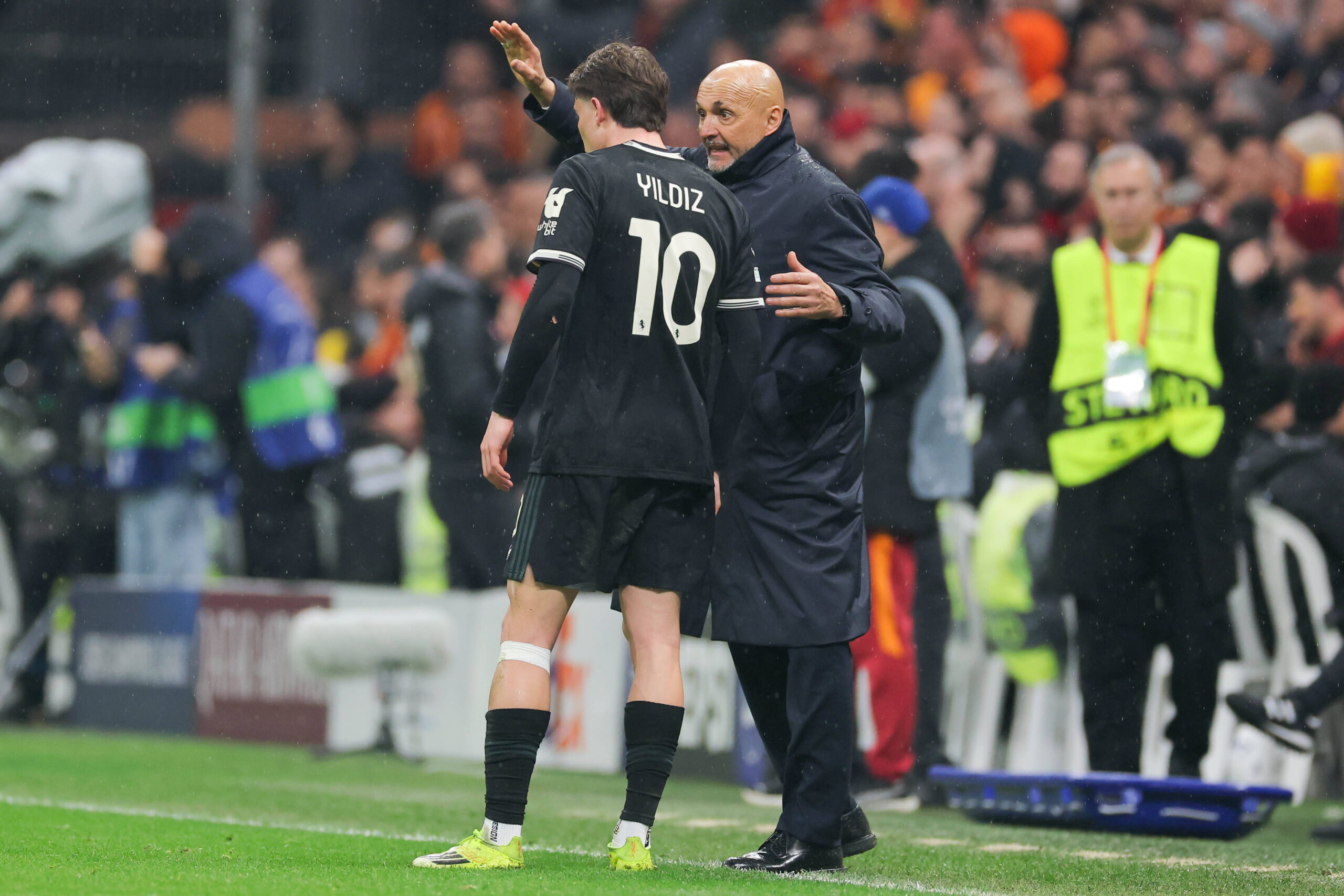 Spalletti dà indicazioni a Yildiz