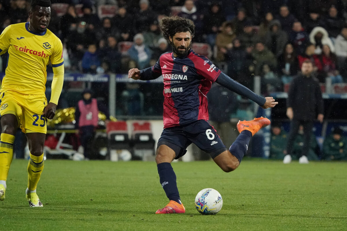 Sebastiano Luperto in azione durante Cagliari-Verona