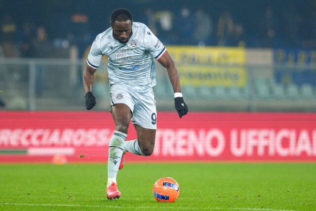 Davis attaccante dell'Udinese ina zione contro il Verona