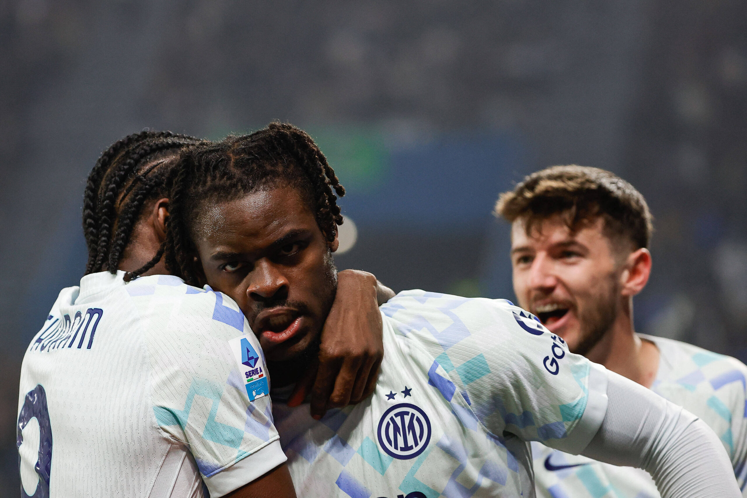 Bisseck esulta dopo il gol al Sassuolo