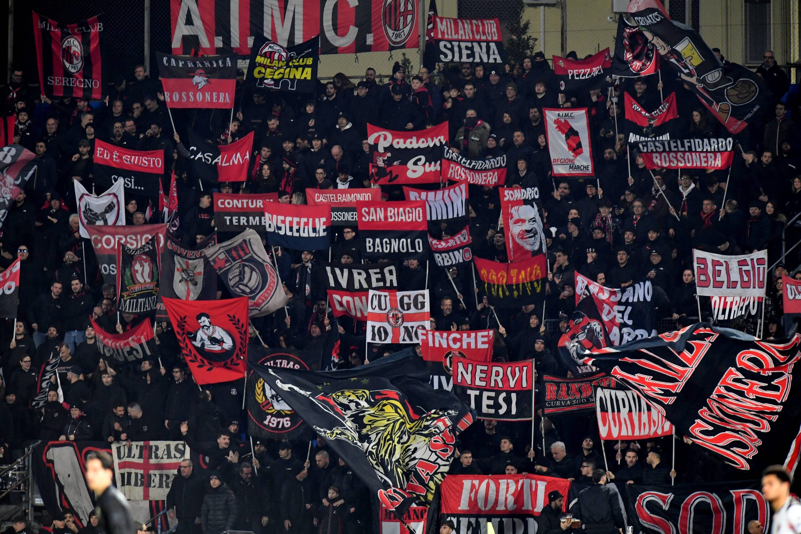 I tifosi del Milan in occasione del match contro il Pisa