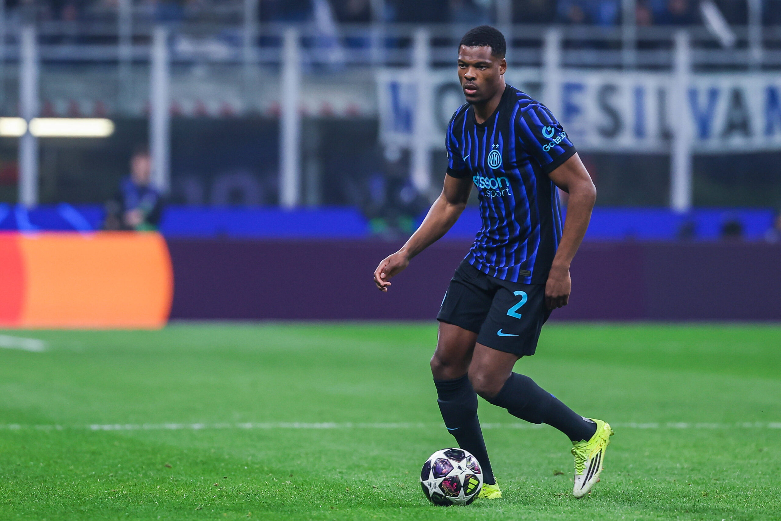 Denzel Dumfries in azione contro il Bodo Glimt