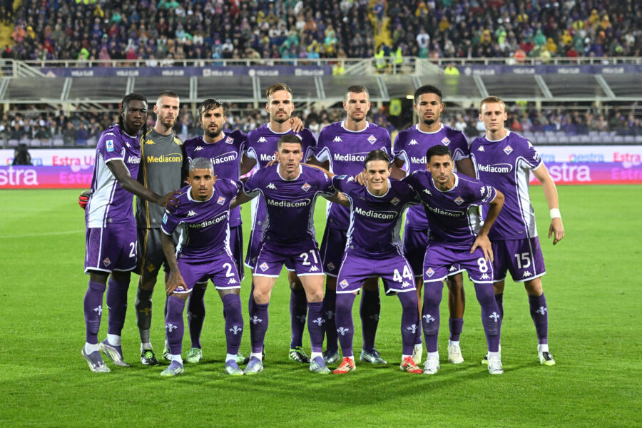 La Fiorentina in posa prima del fischio di inizio