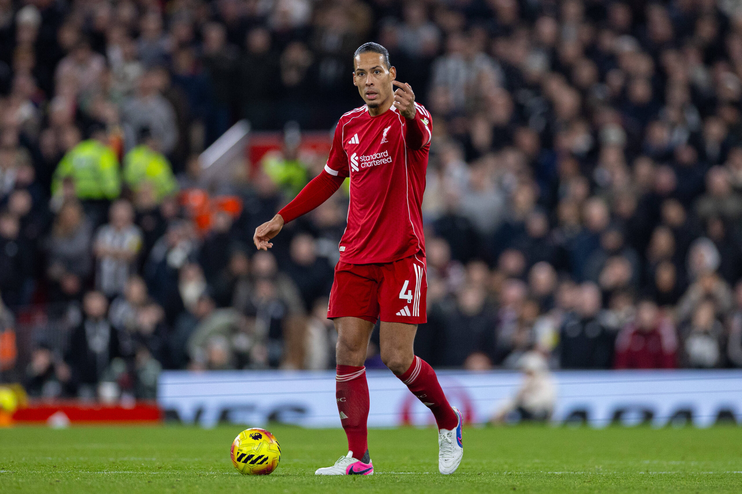 Van Dijk durante Liverpool-Newcastle