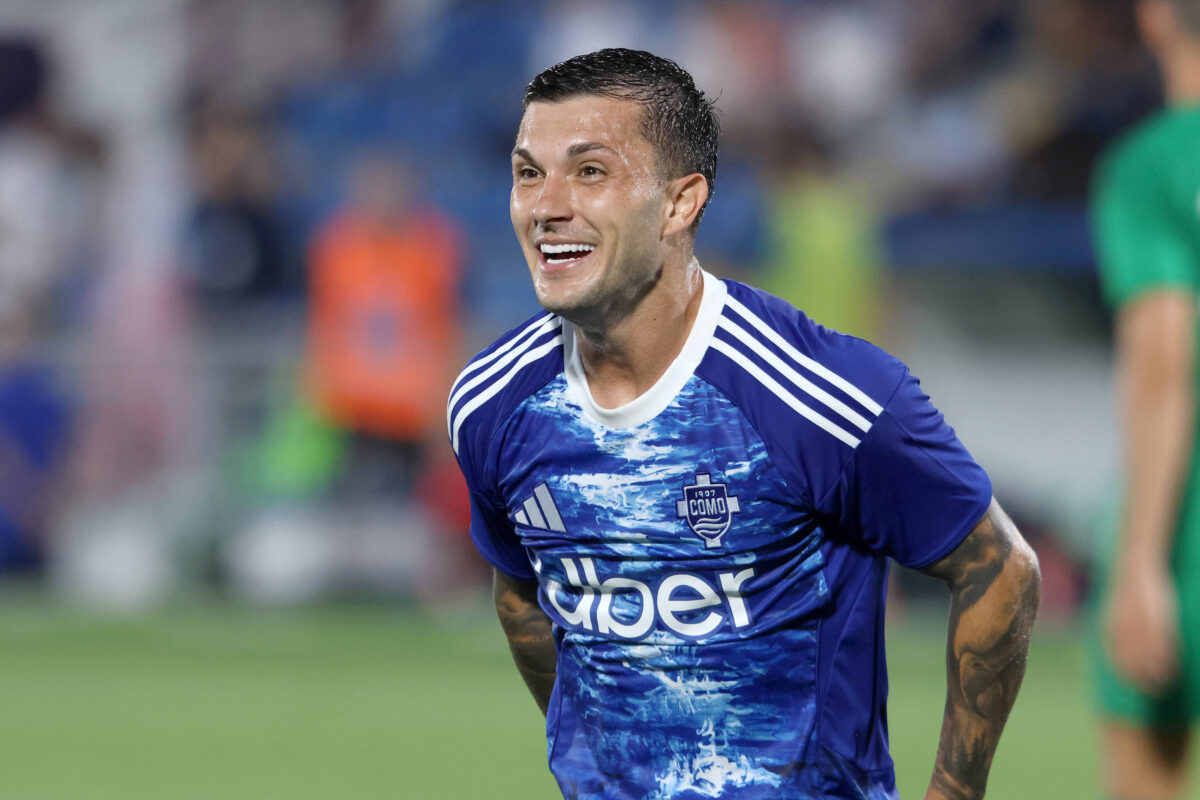 Gabriel Strefezza con la maglia del Como