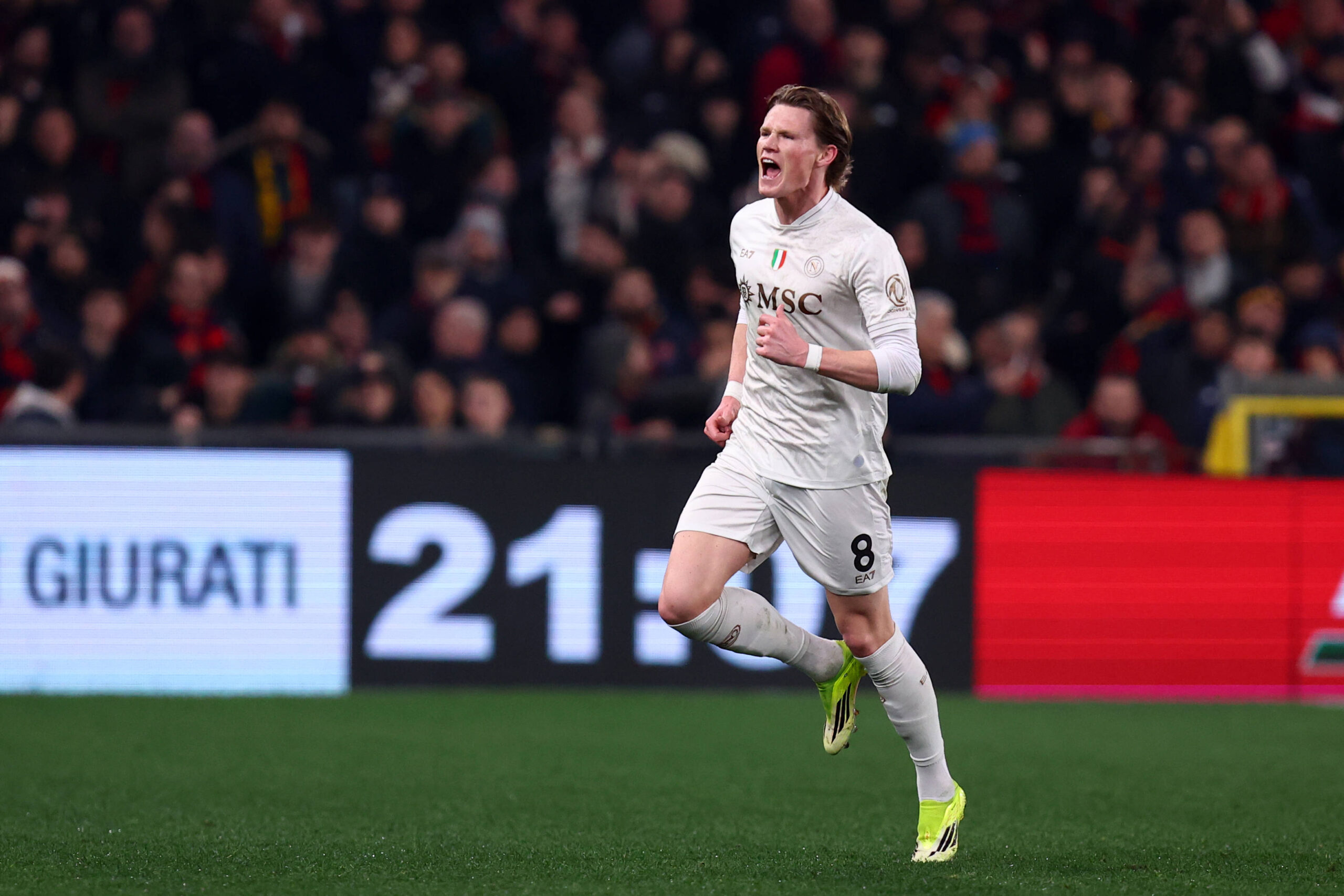 McTominay esulta dopo il gol in Genoa-Napoli
