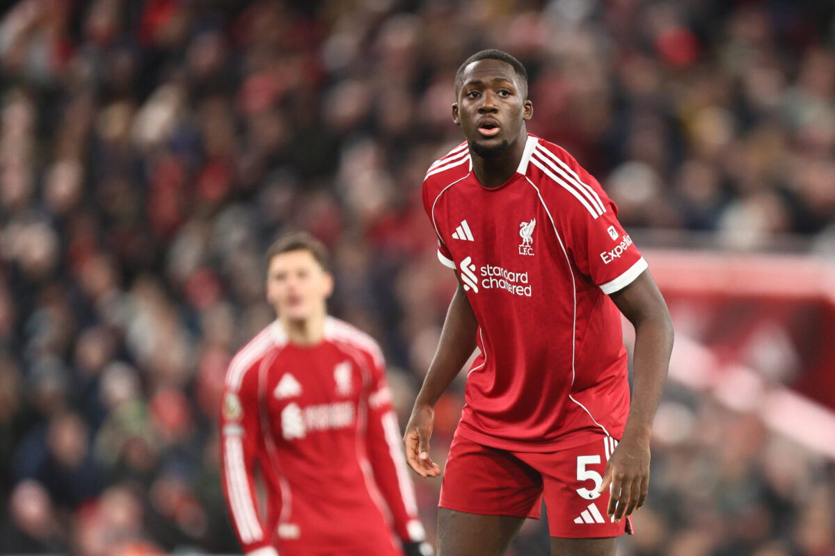Ibrahima Konate in campo con il Liverpool