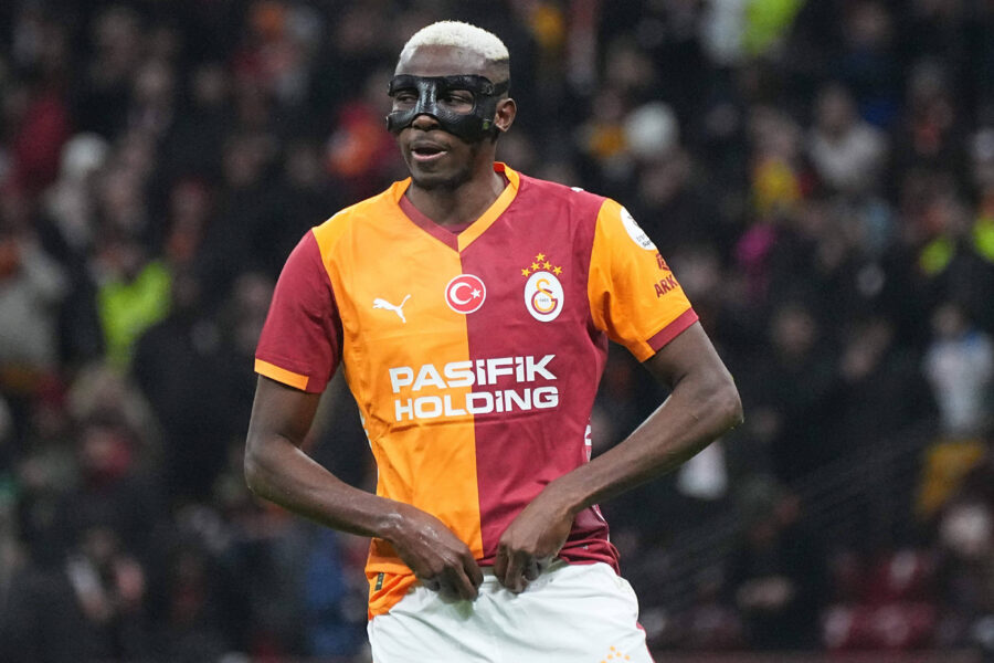 Osimhen durante una partita con il Galatasaray