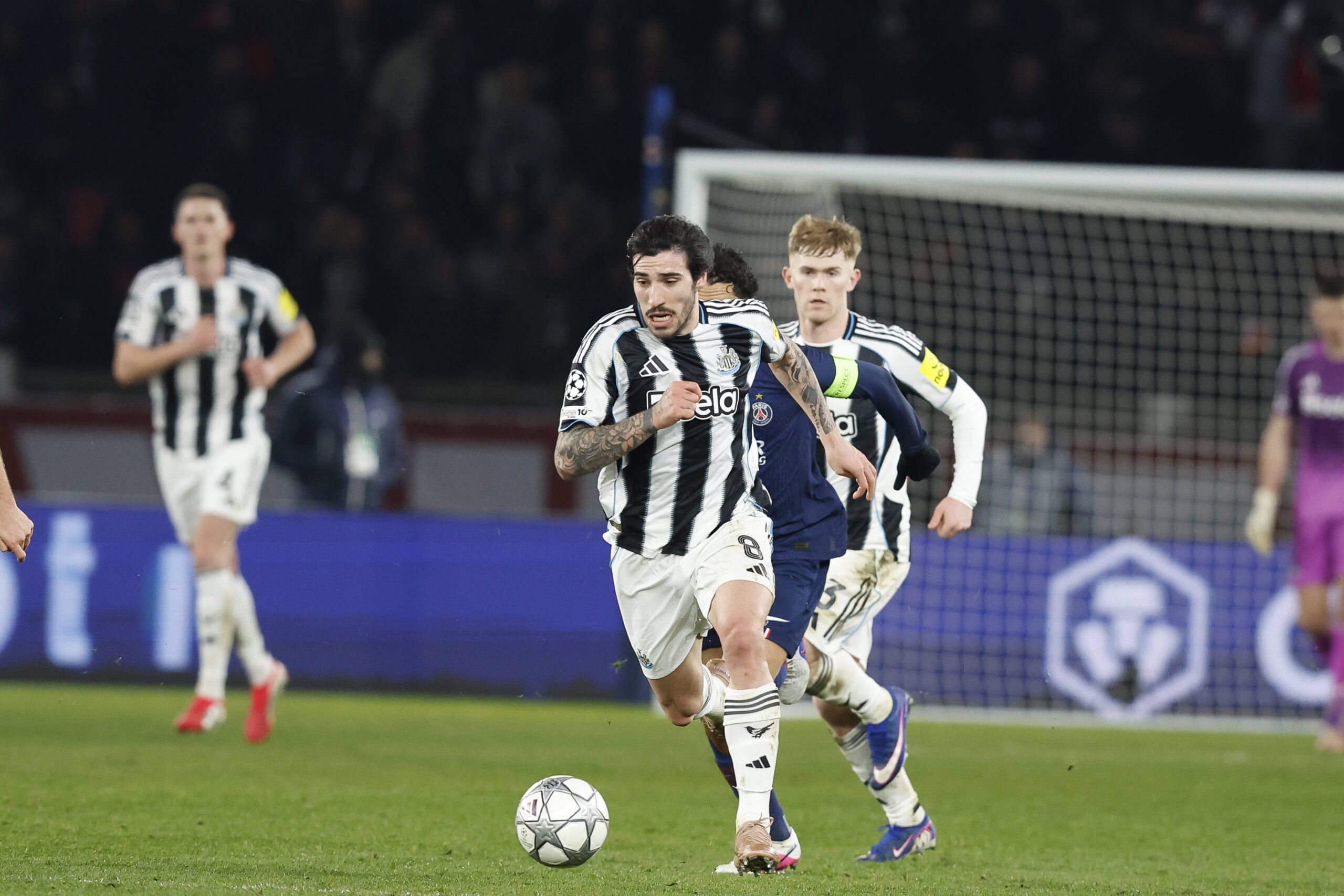 Sandro Tonali durante PSG-Newcastle
