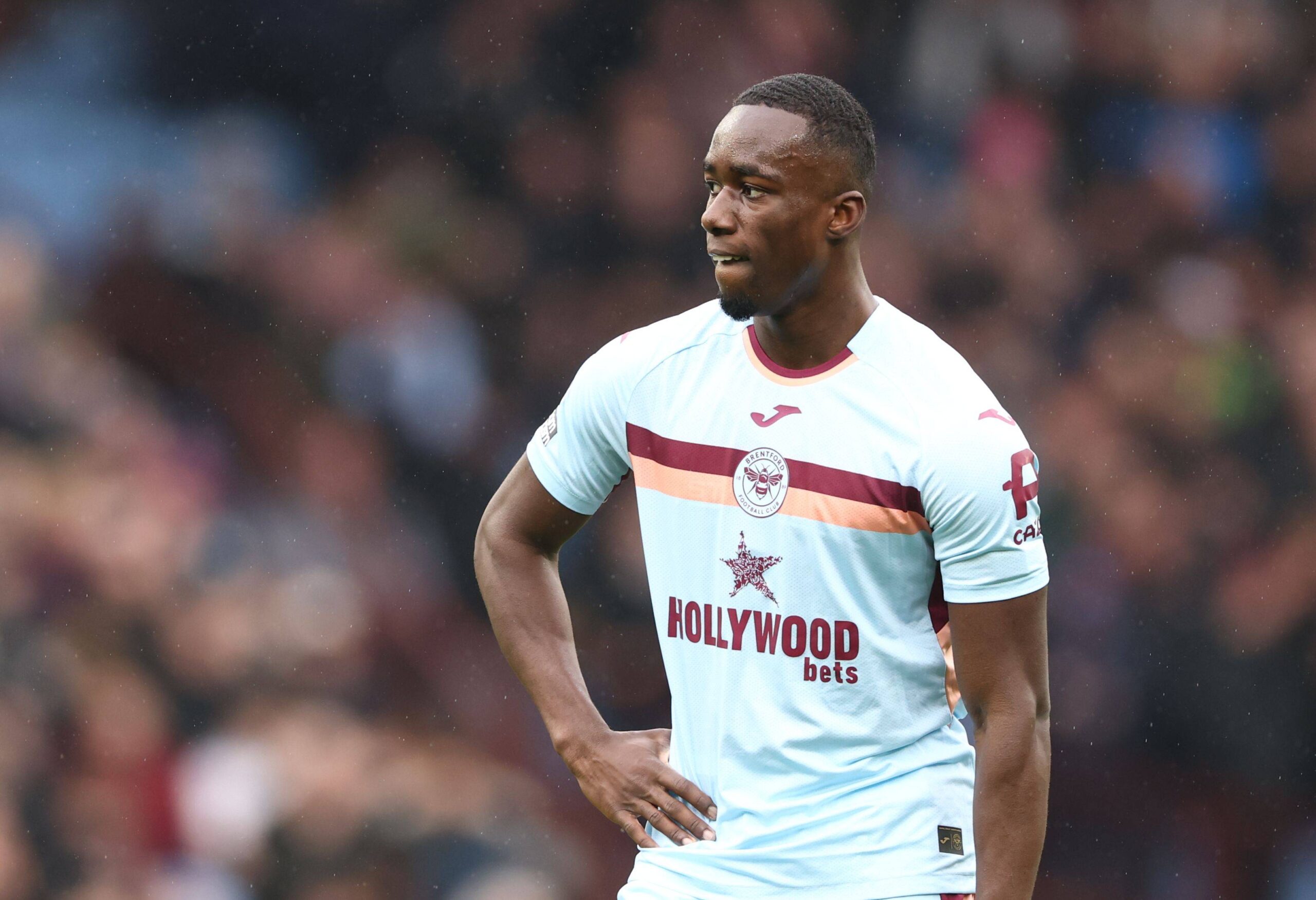 Kayode con la maglia del Brentford