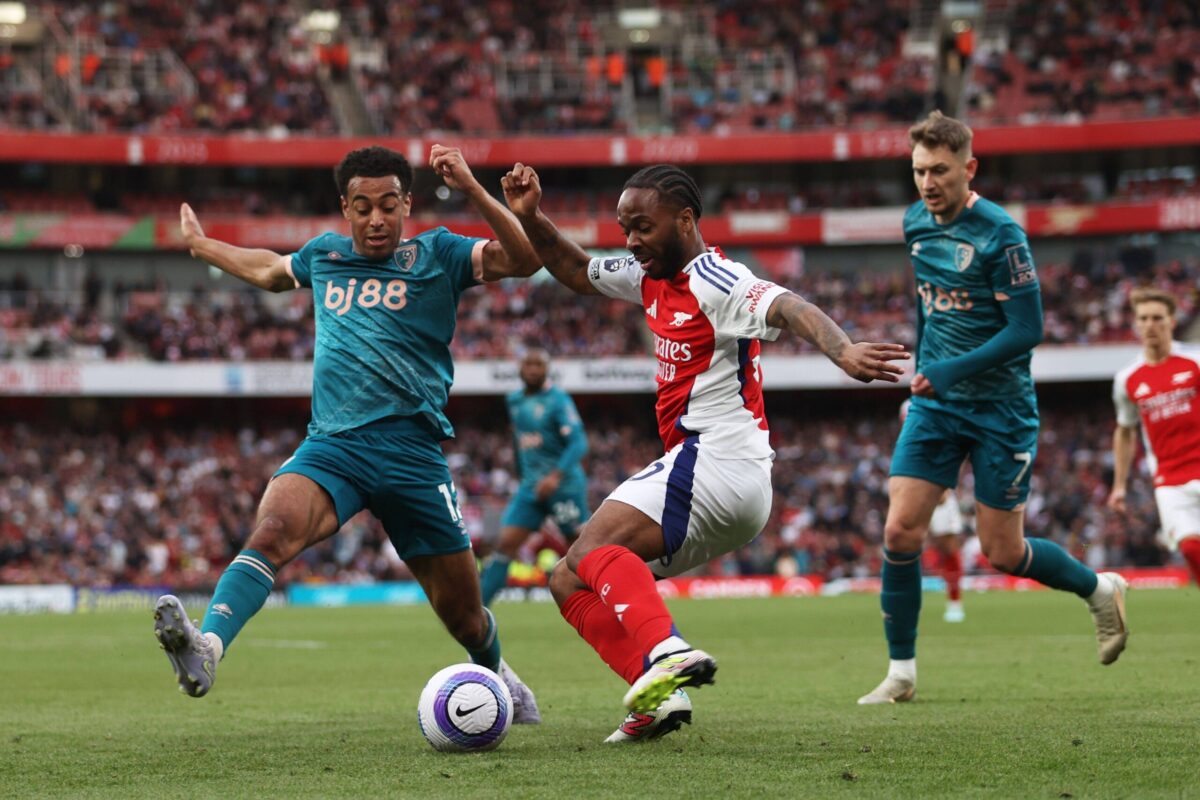 Sterling in azione con l'Arsenal