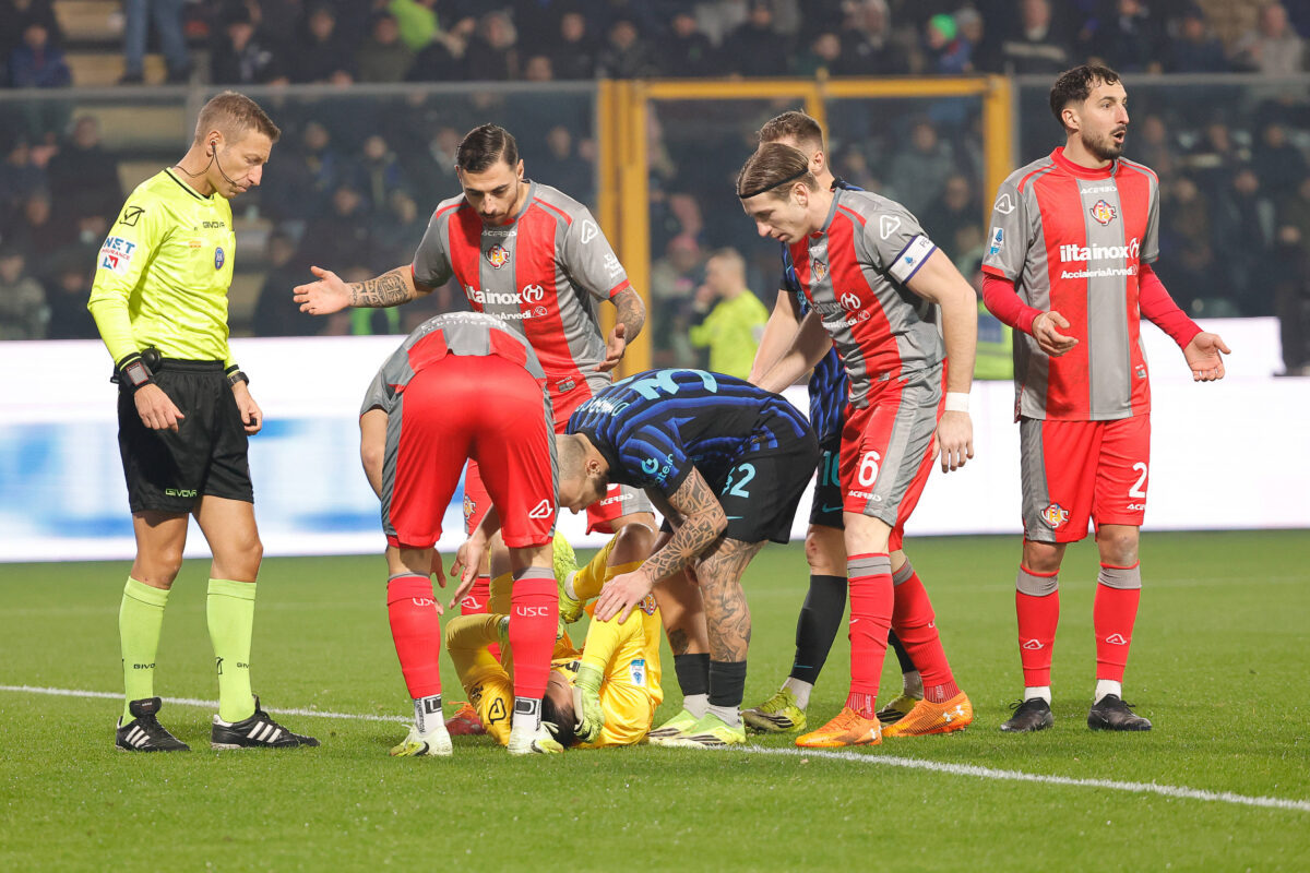 Petardo lanciato contro Emil Audero