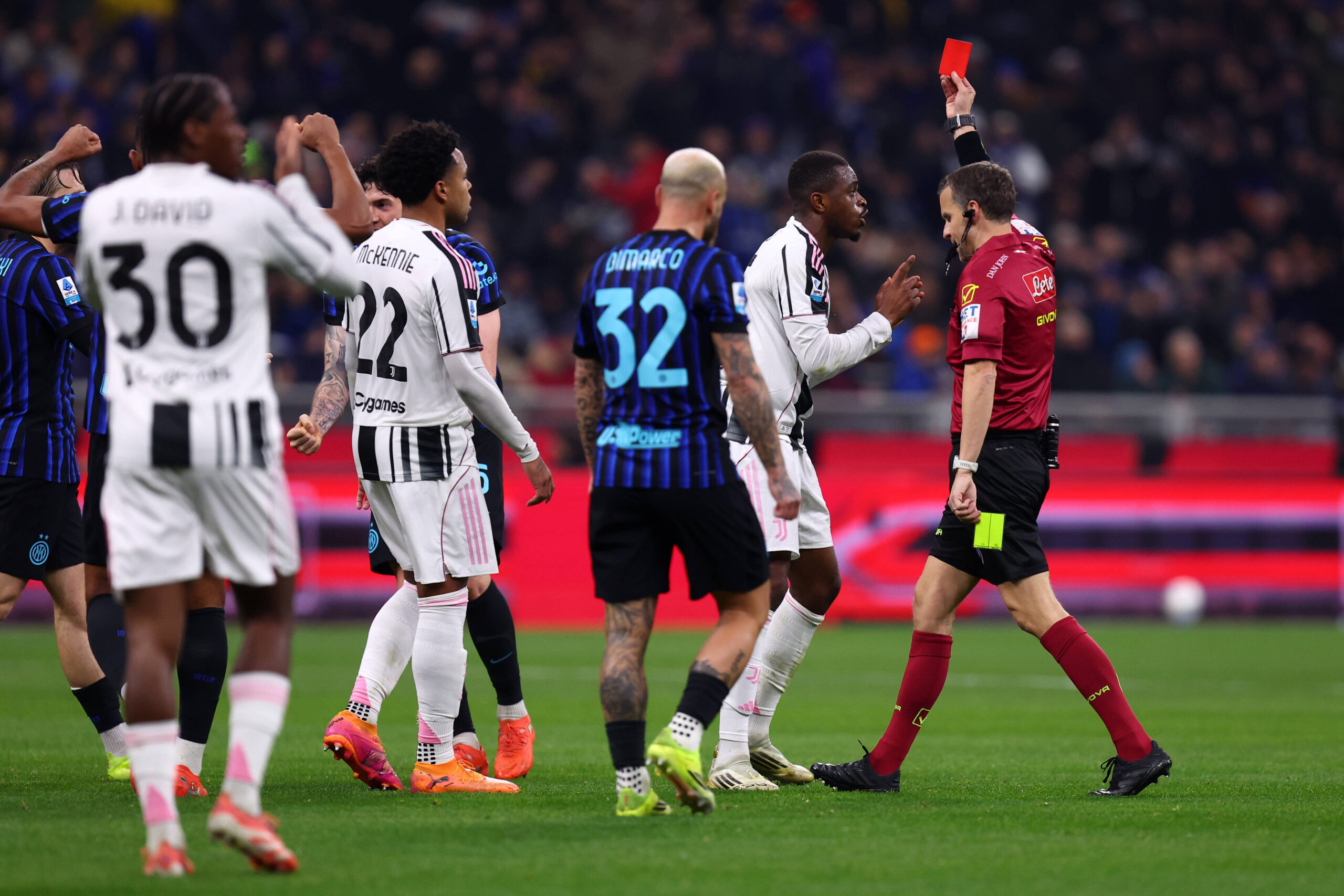 Espulsione di Kalulu in Inter-Juventus