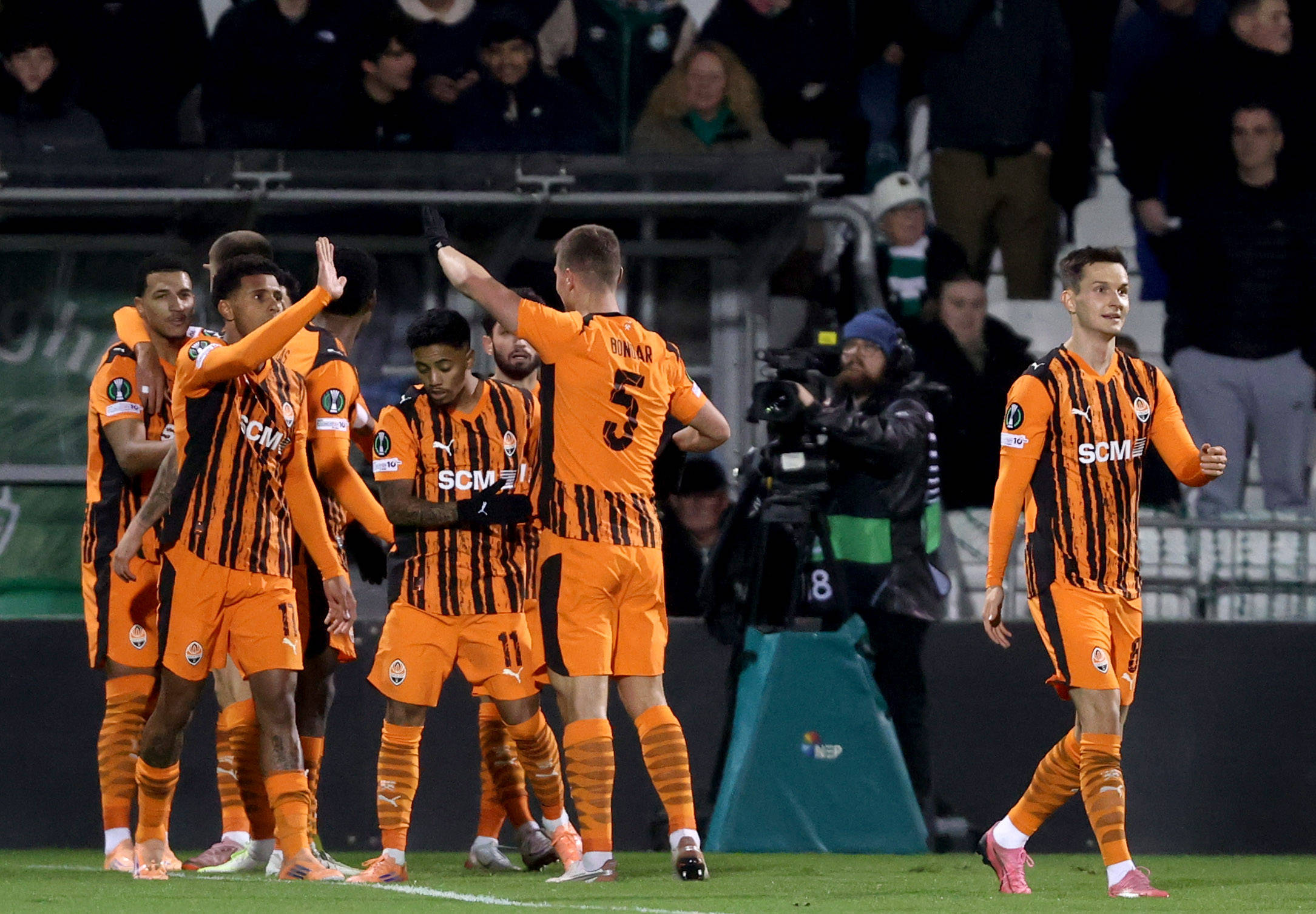 Elias esulta con la maglia dello Shakhtar