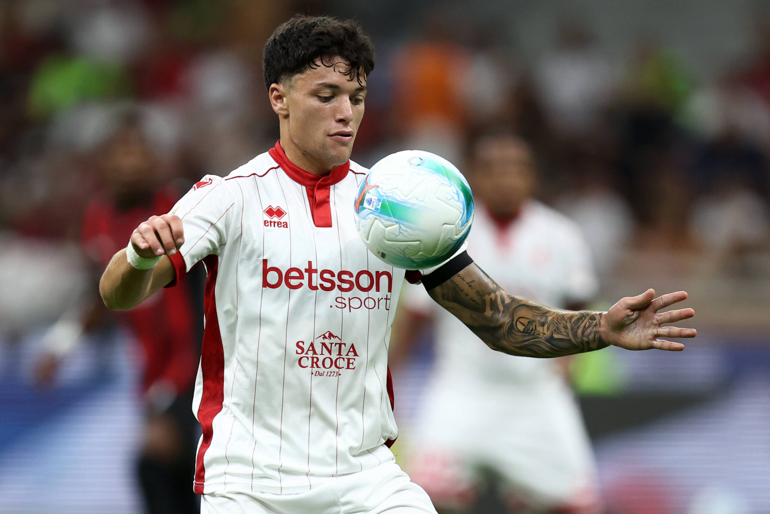 Emanuele Rao con la maglia del Bari conro il Milan in Coppa Italia