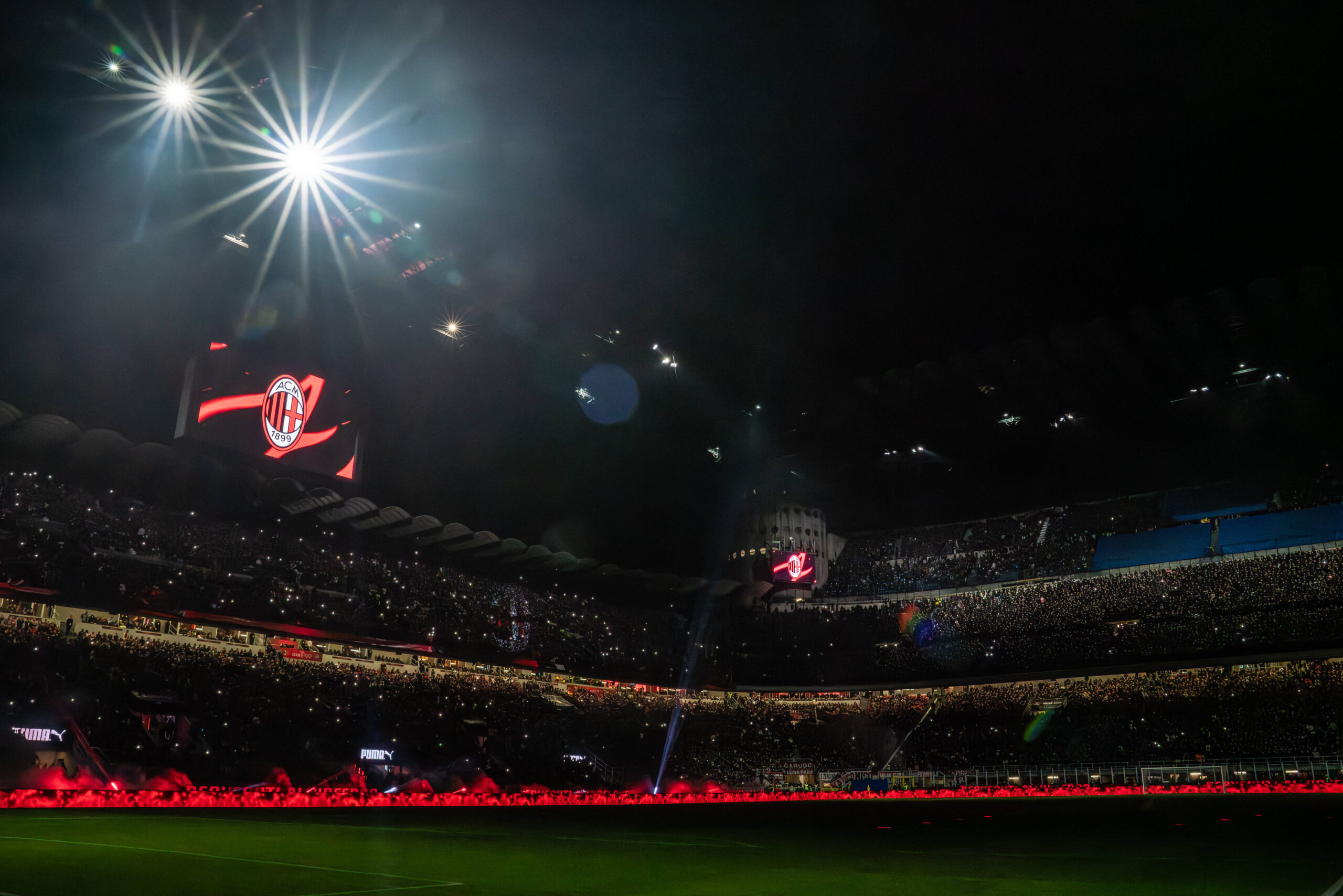 Tifosi del Milan durante il derby