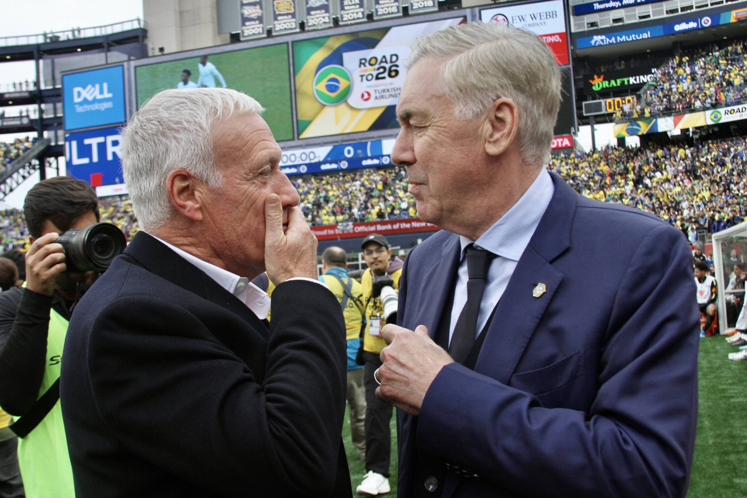 Ancelotti e Deschamps durante l'amichevole Brasile-Francia