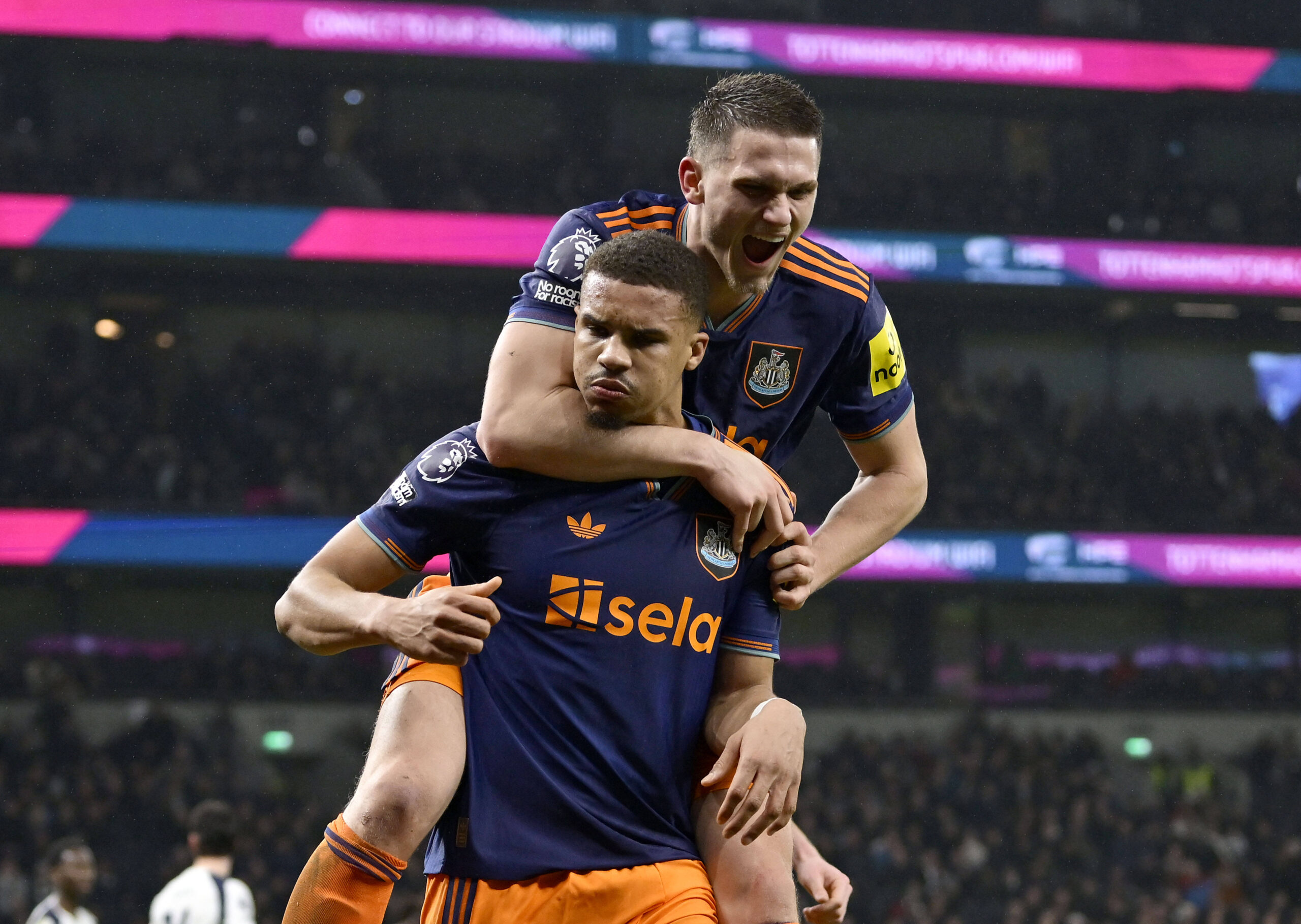 Botman e Thiaw del Newcastle