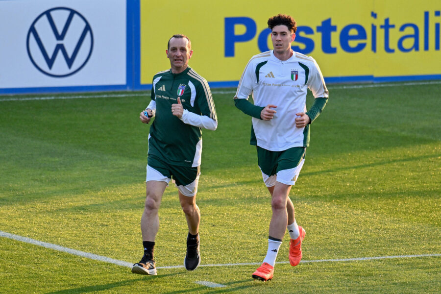 Bastoni in allenamento con l'Italia