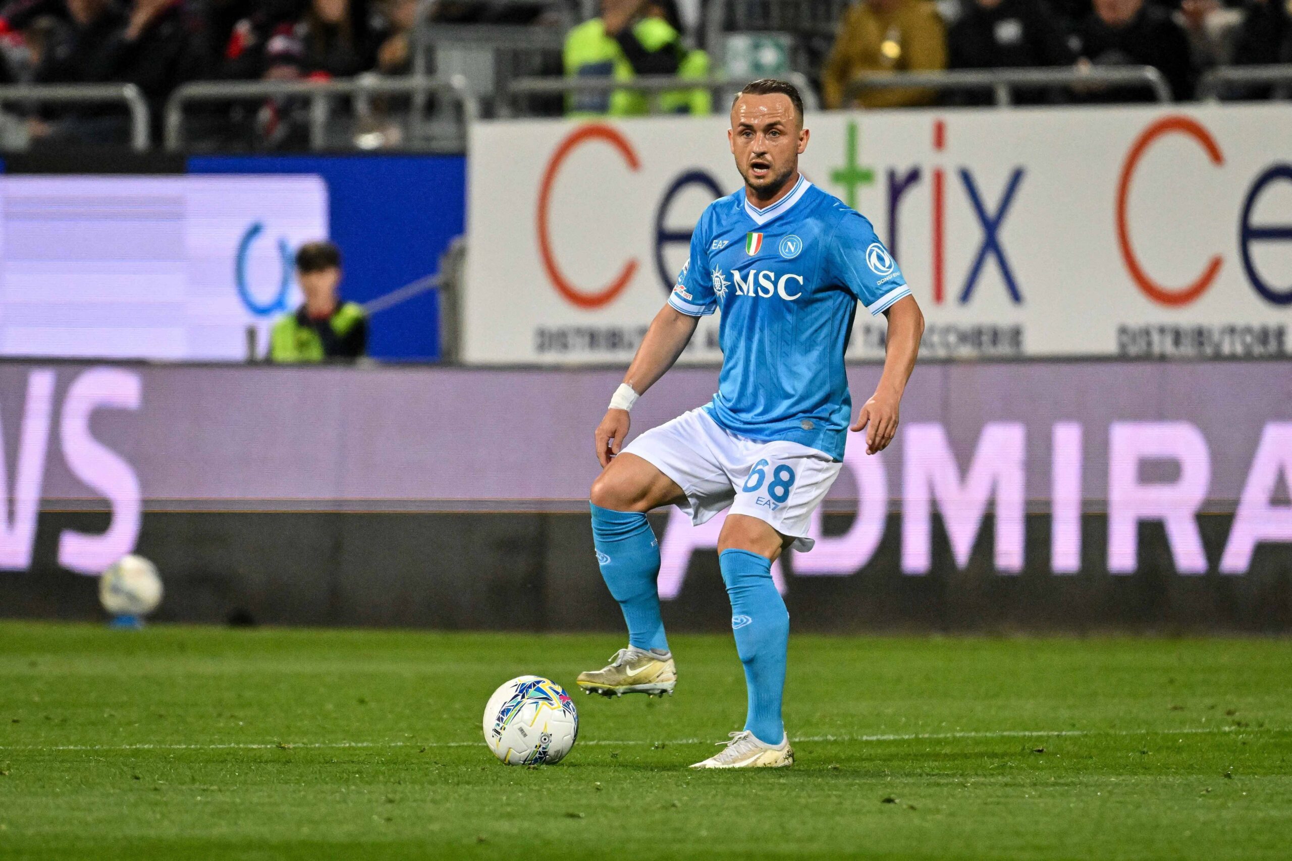 Lobotka durante Cagliari-Napoli