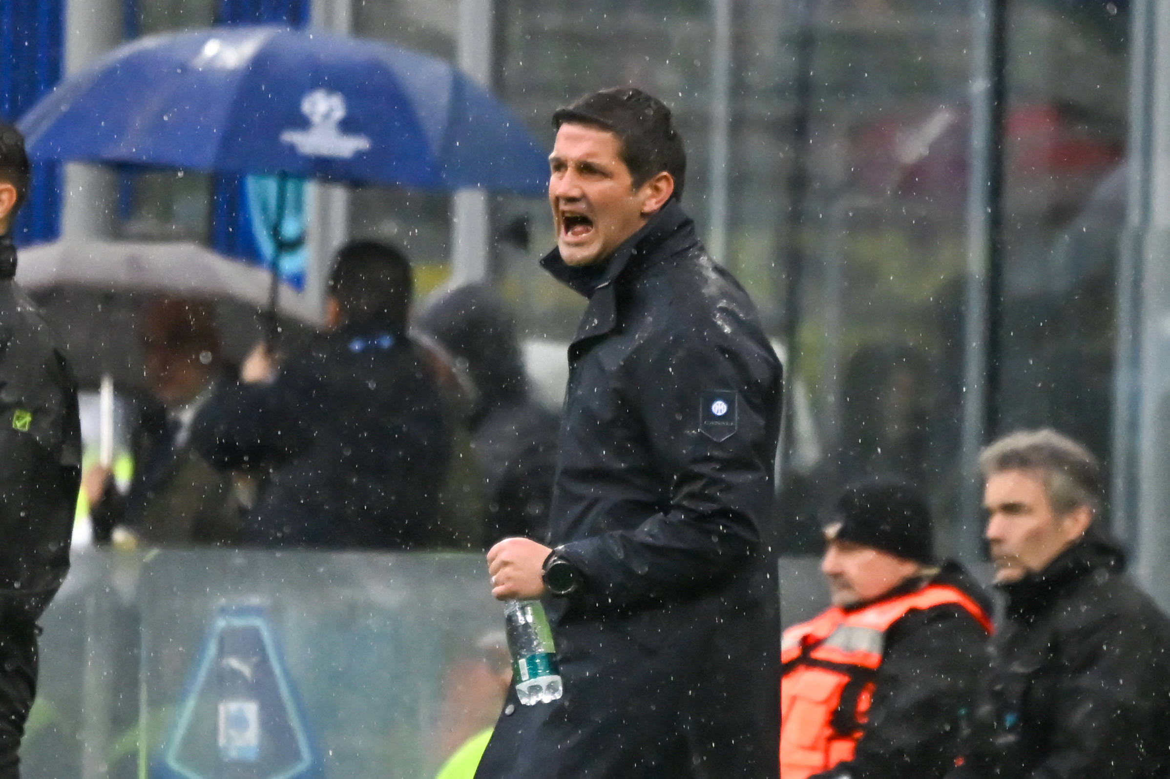 Chivu espulso per proteste