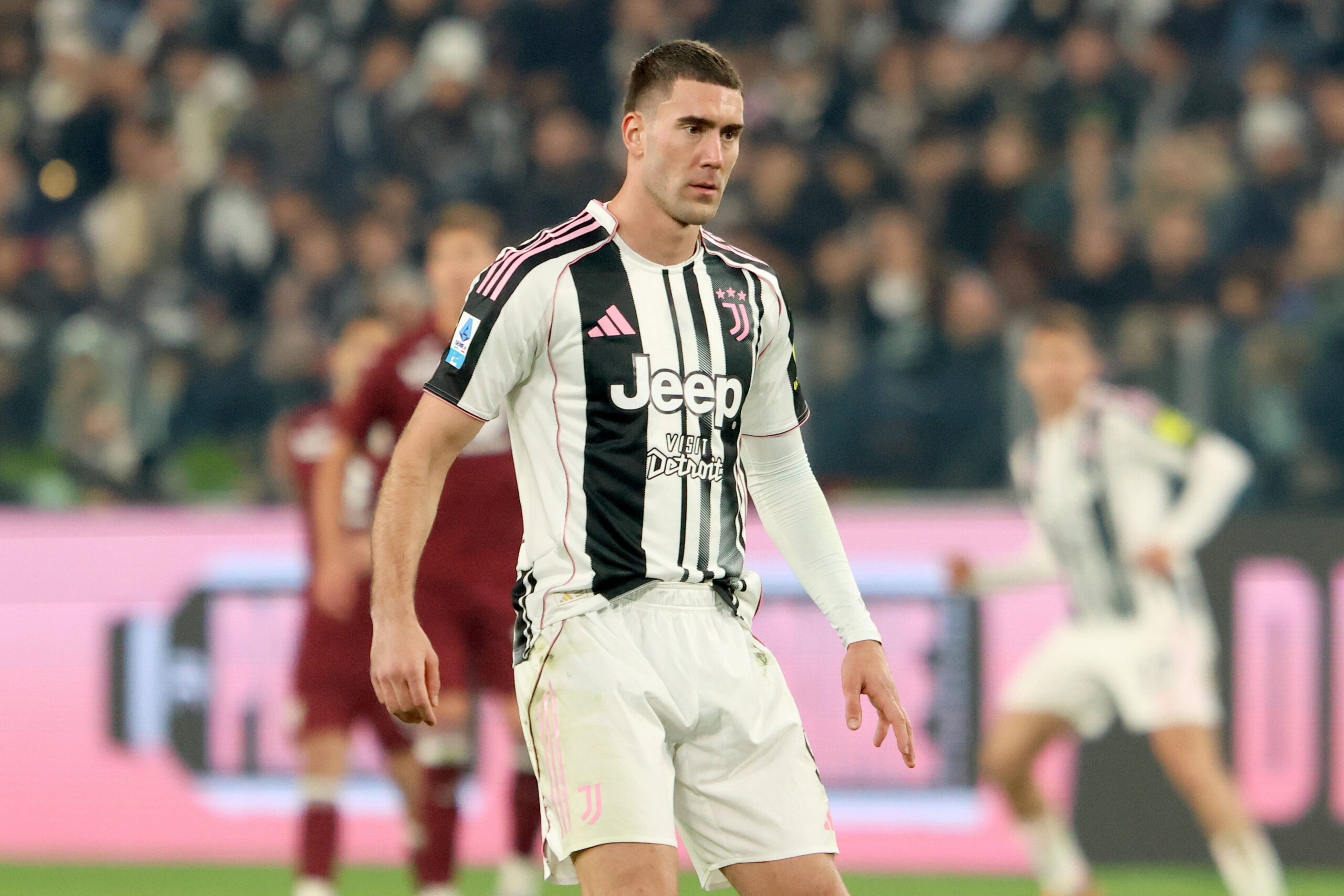 Vlahovic in azione con la maglia della Juventus