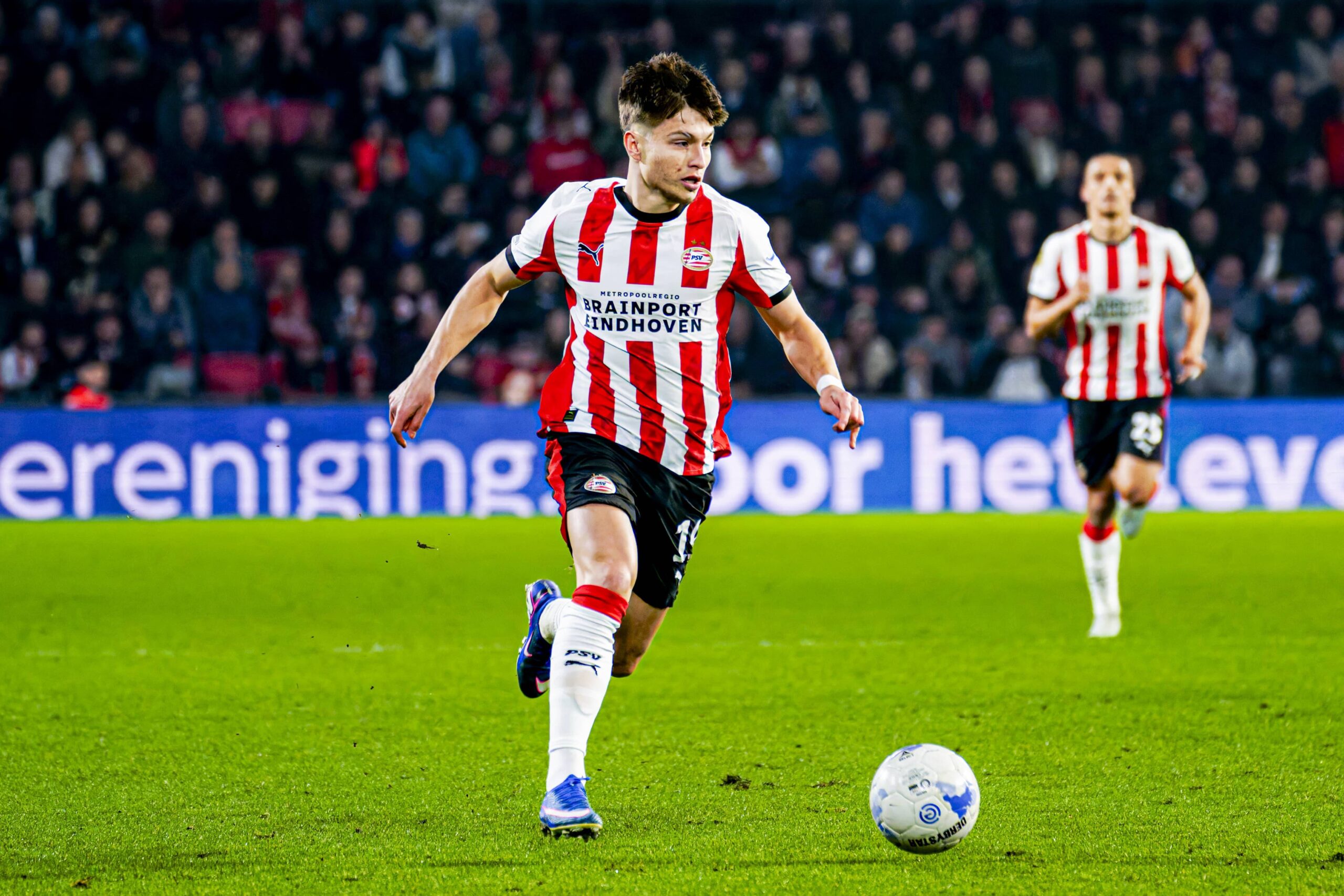 Esmir Bajraktarevic in azione con il PSV